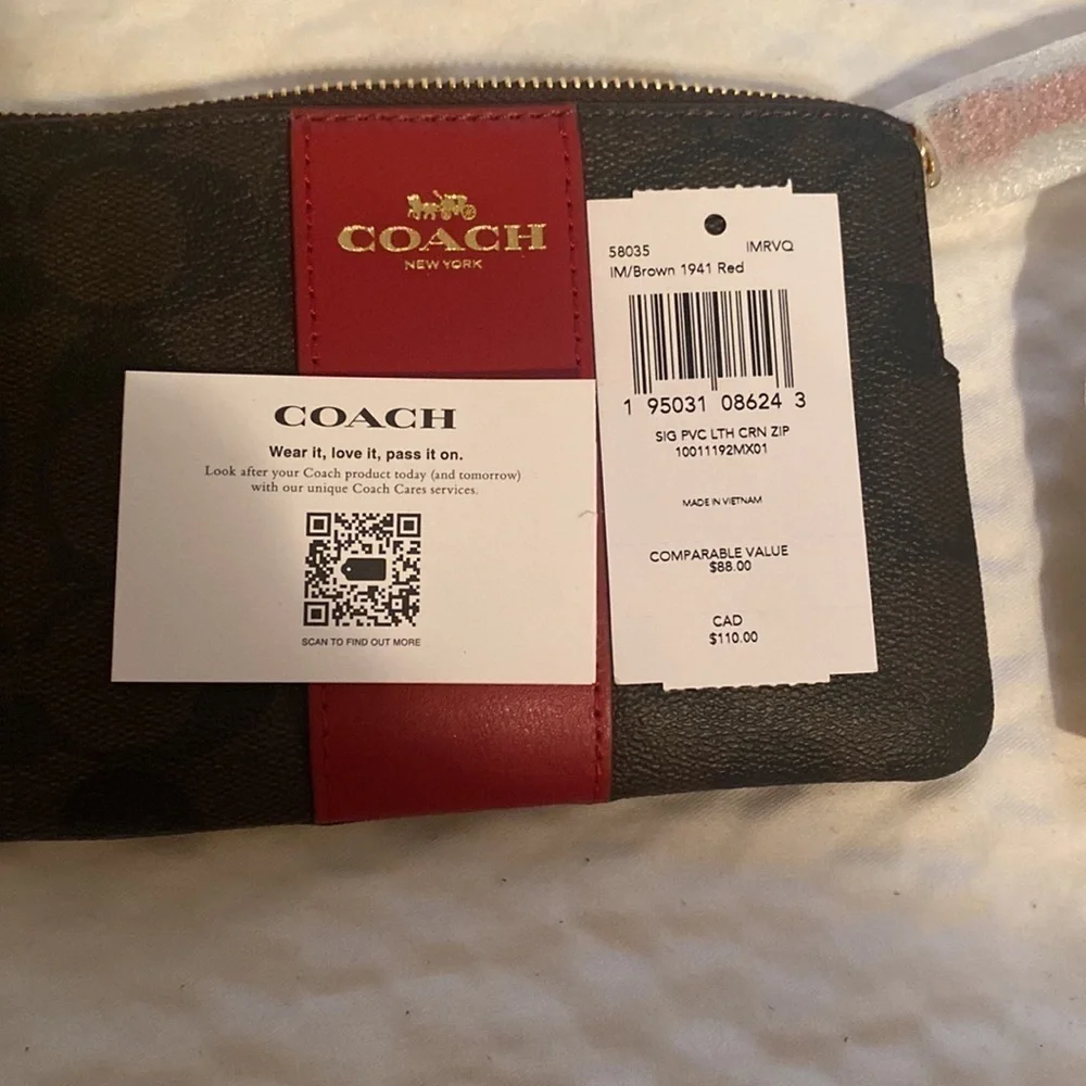 Coach  canvas with crossgrain leather trim Corner Zip wristlet NWT